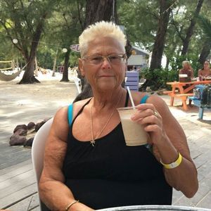 Meet your Posher, Joni